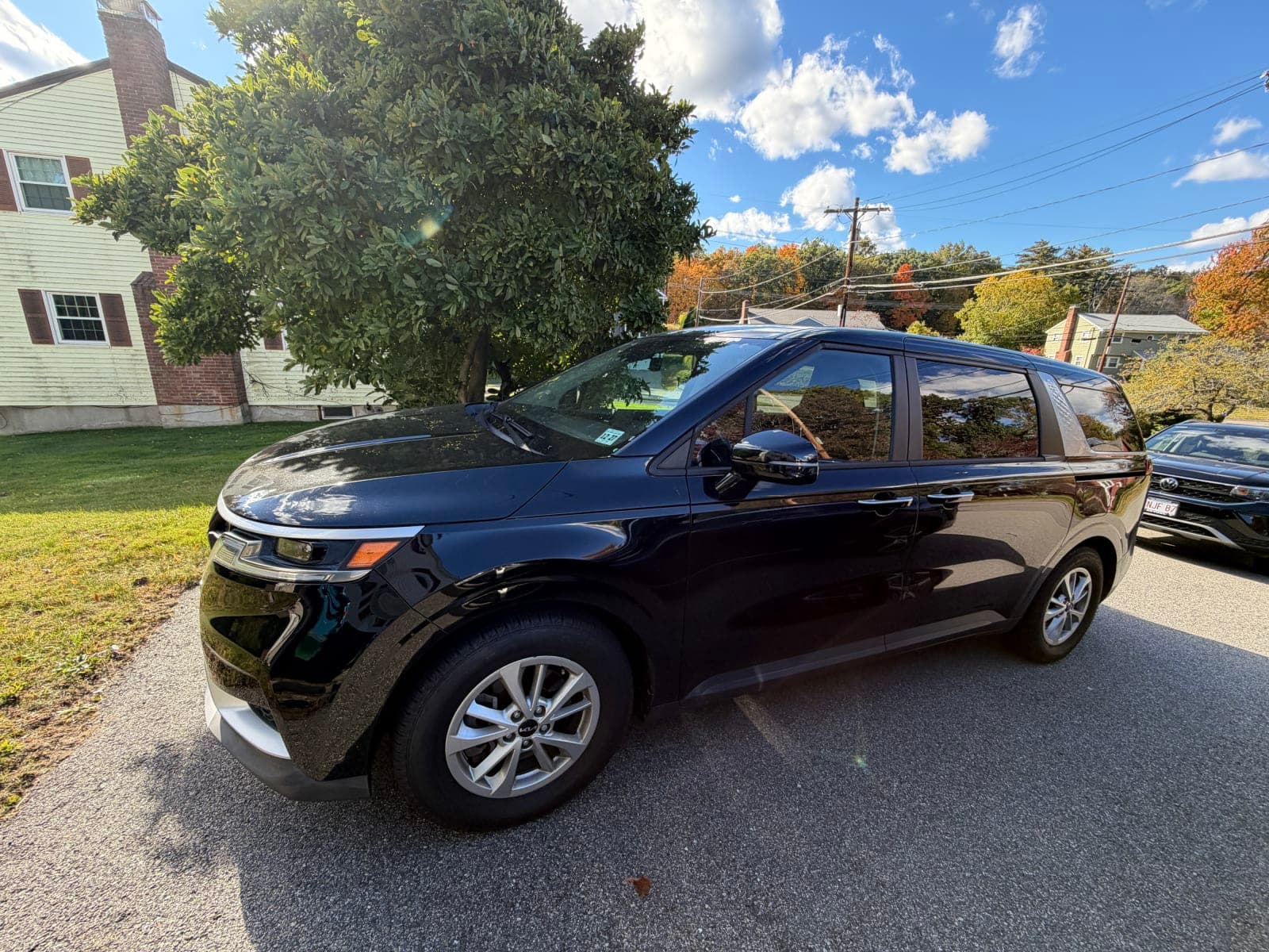 2023 Kia Carnival minivan parked on a sunny street